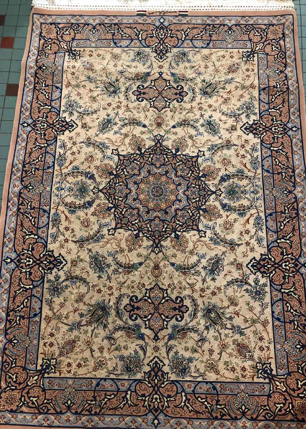 iran-isphahan-signier