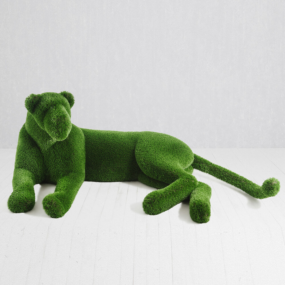 gartenfigur-loewin-liegend-formschnitt-aus-gfk-kunstrasen-sarabi_2