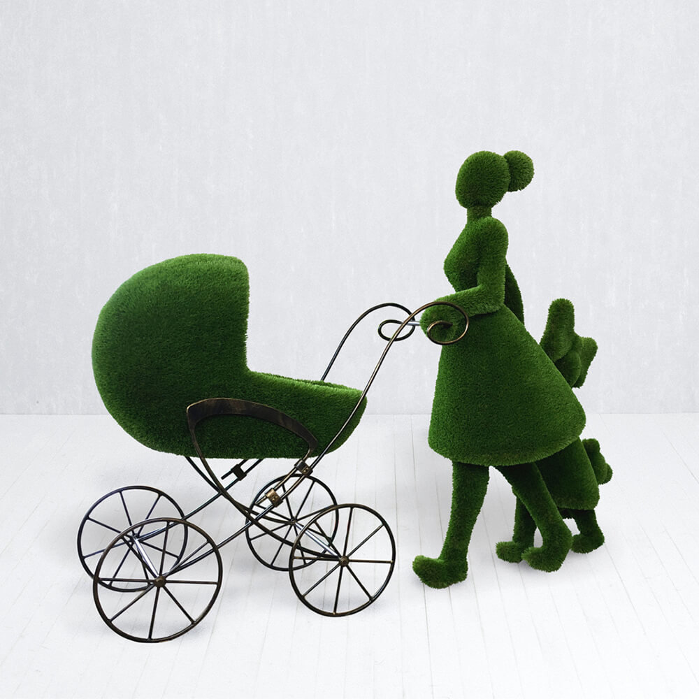 gartenfigur-mutter-mit-kind-kinderwagen-topiary-finnja
