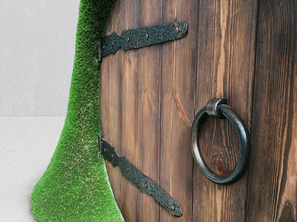 haus-im-huegel-gartenplastik-topiary-gfk-kunstrasen-hobbit-house_3