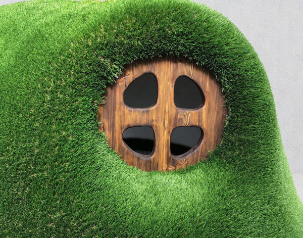 haus-im-huegel-gartenplastik-topiary-gfk-kunstrasen-hobbit-house_4