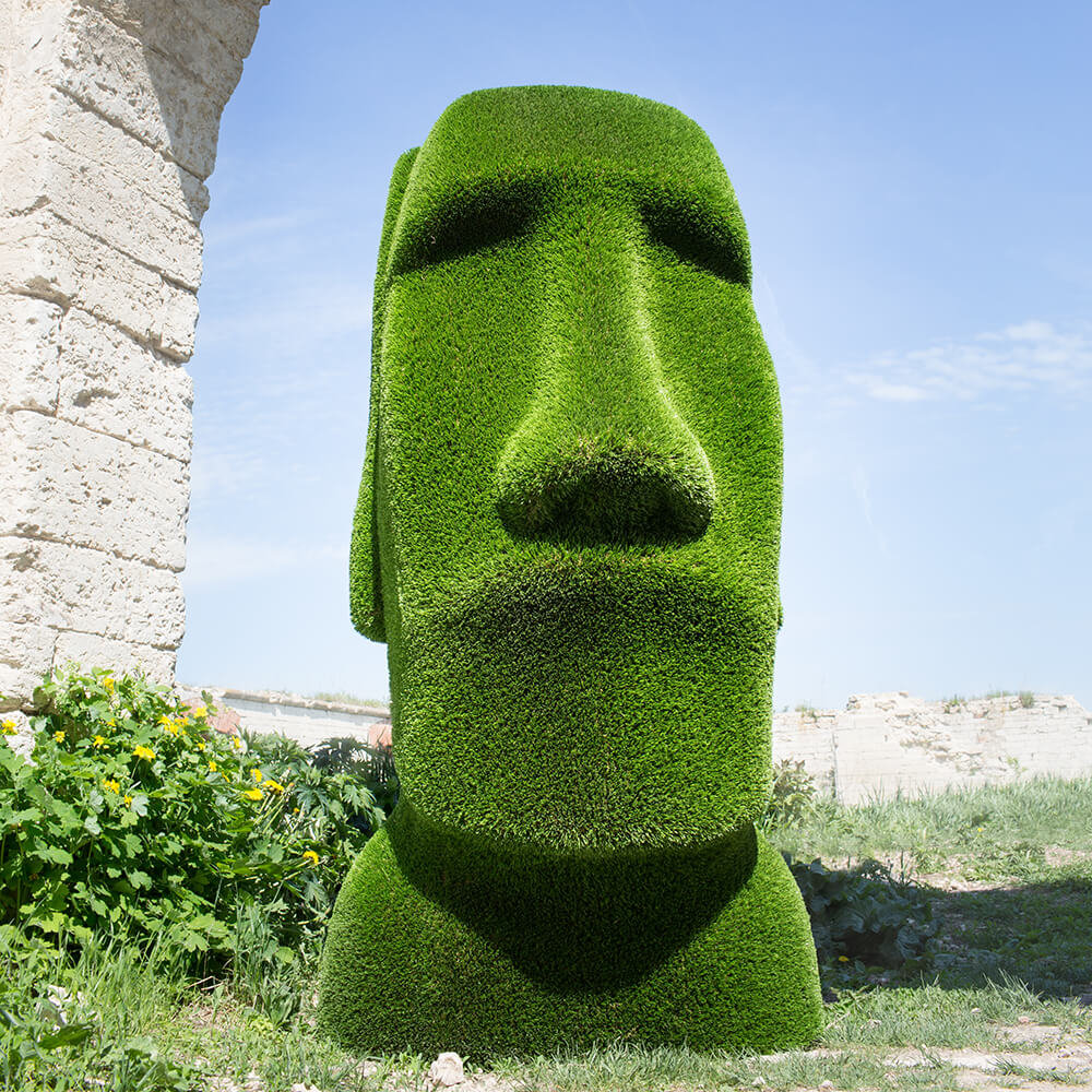 moai-kopf-gartenfigur-topiary-gfk-kunstrasen-idukan_2