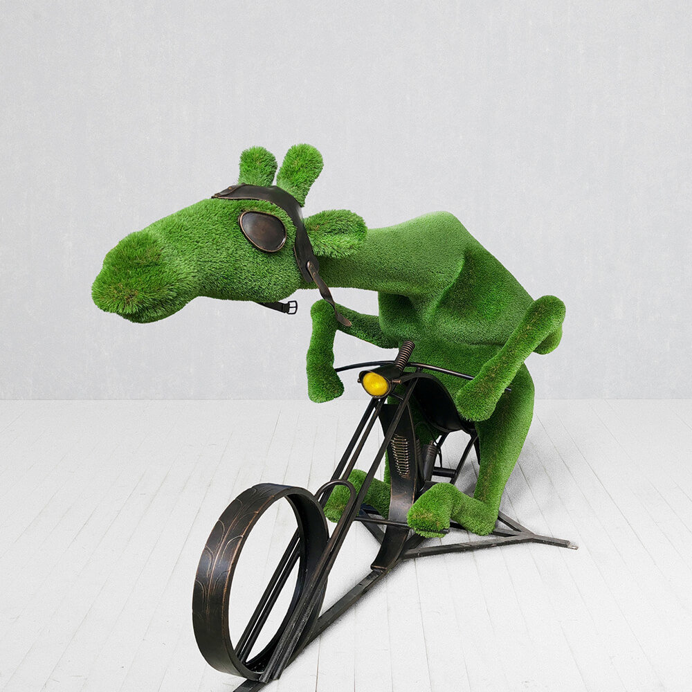riesige-biker-giraffe-topiary-metall-gfk-kunstrasen-butch_2