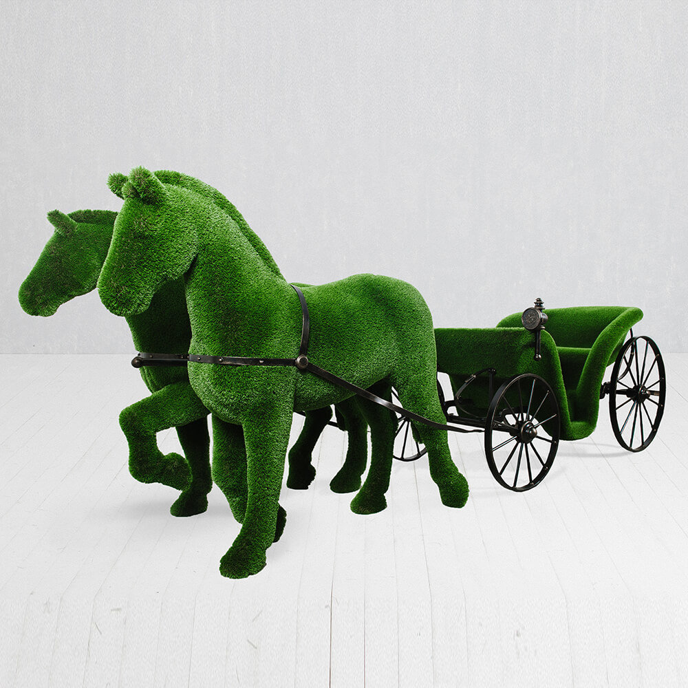 riesige-pferdekutsche-topiary-metall-gfk-kunstrasen-raeda_2