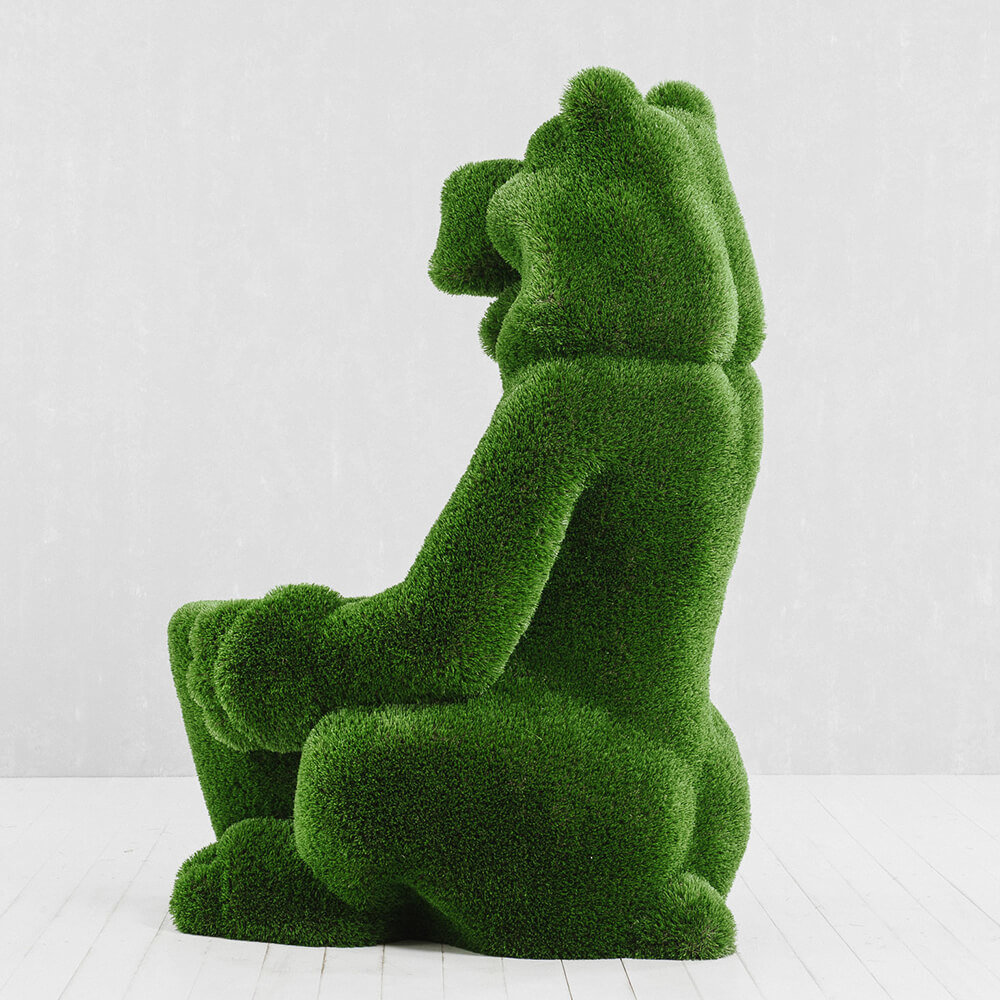 skulptur-baer-mit-korb-glasfaserkunststoff-kunstrasen-gruen-boog_5